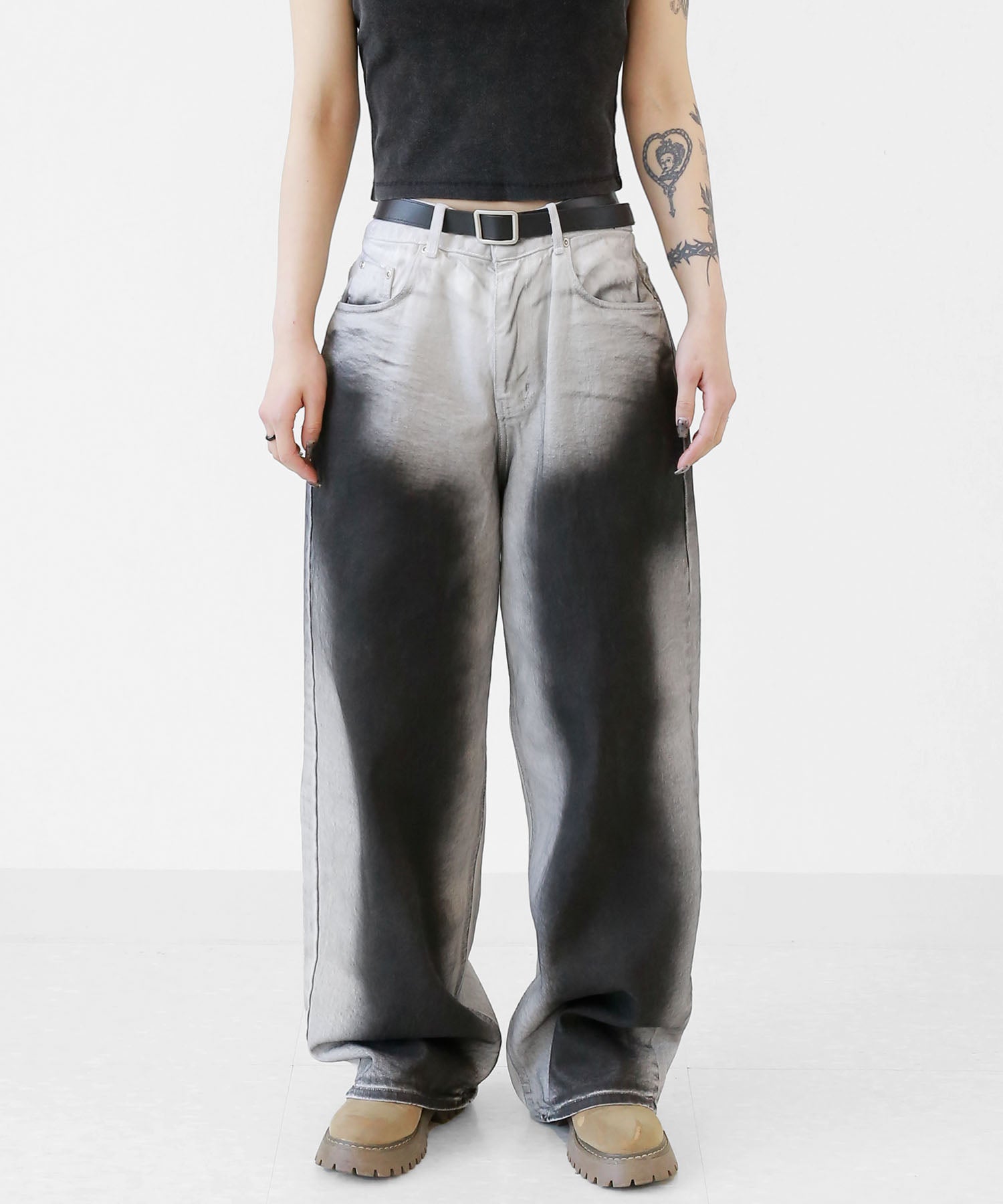 Gradient wash wide denim pants