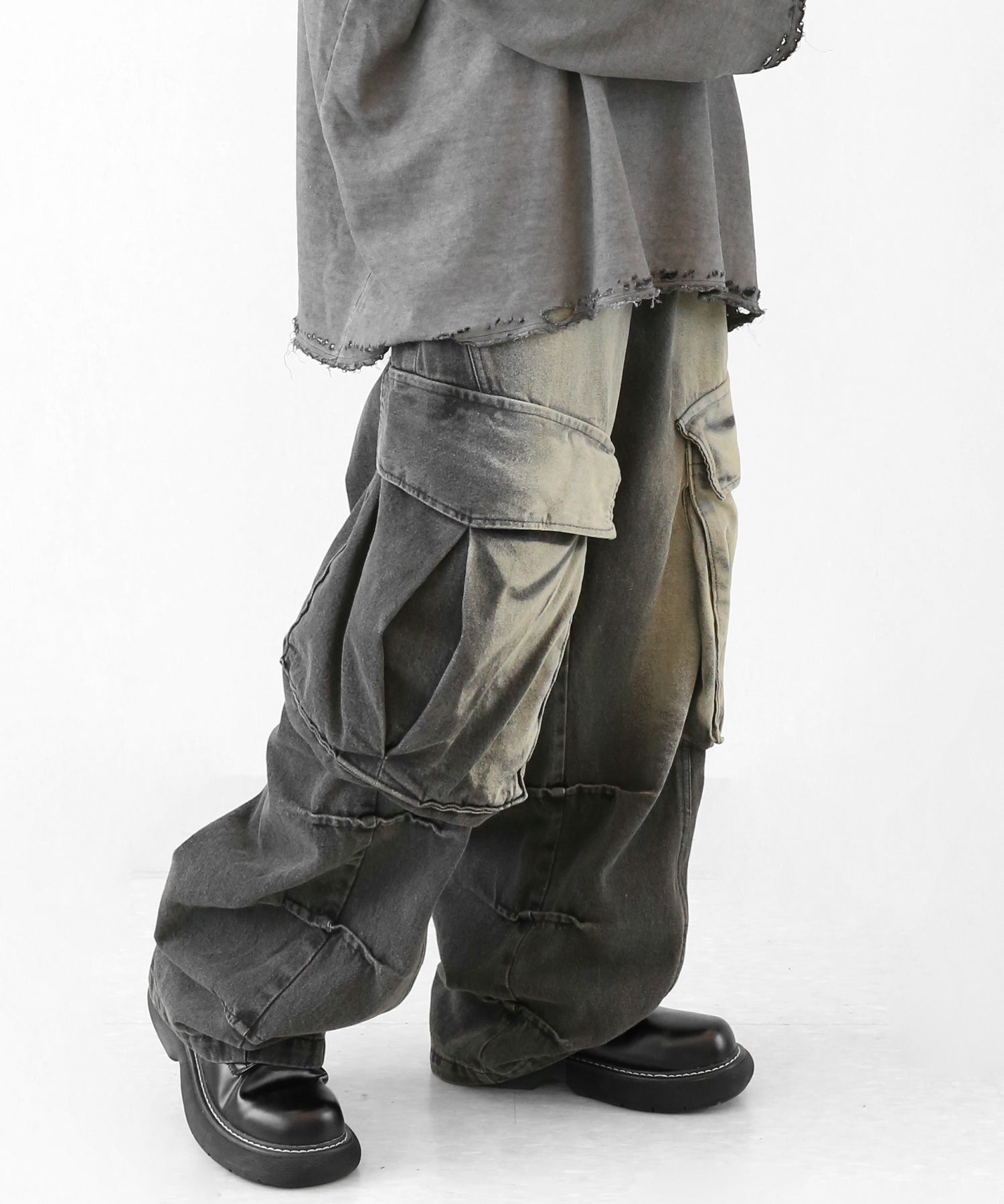[Premium Edition] Bleach Gradient Cargo Wide Pants