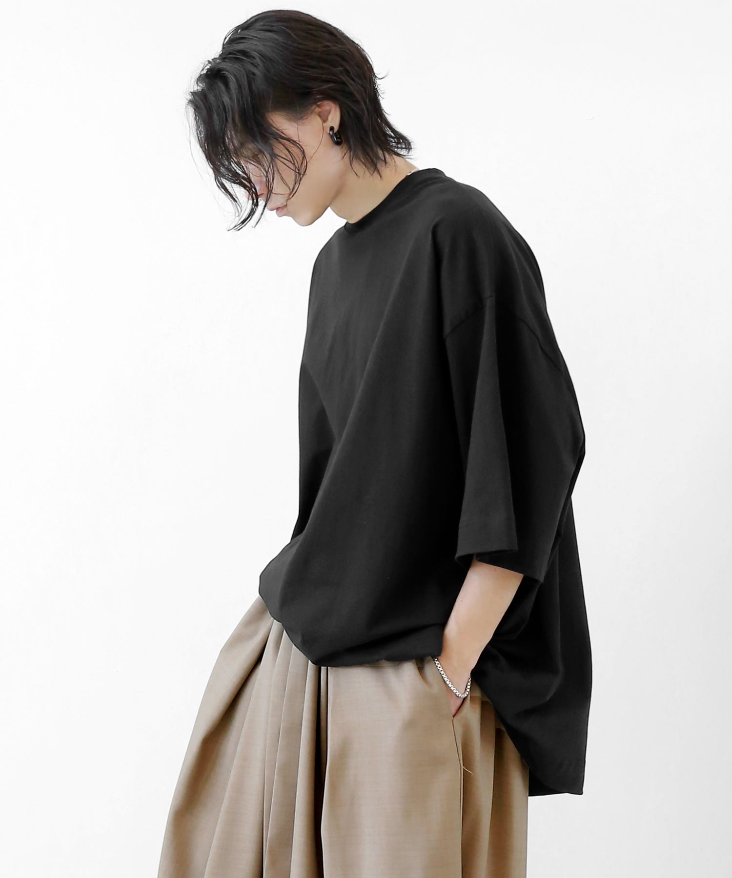 Simple Loose 5-Sleeve Tee