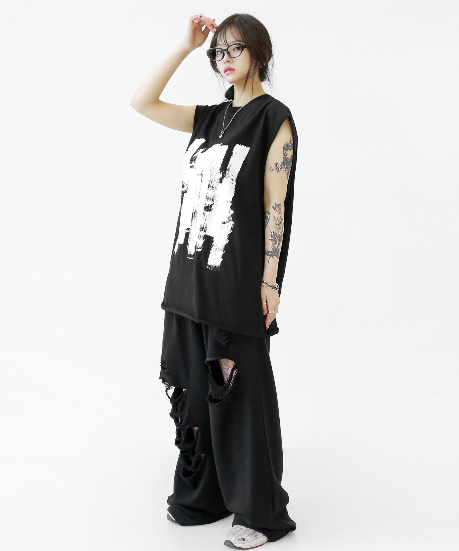 Damaged design wide sweatpants