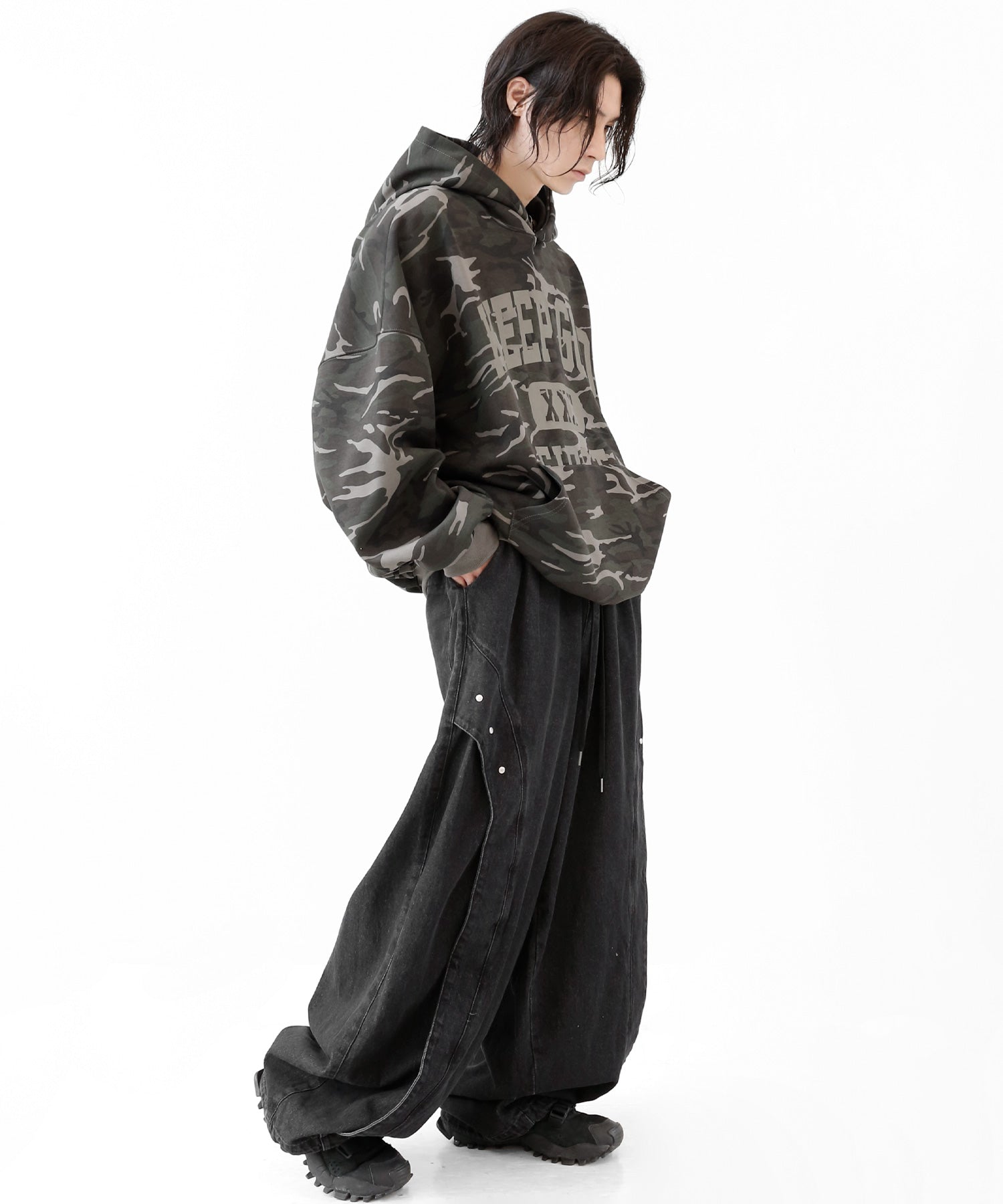 Metal Rivet Curve Wide Pants