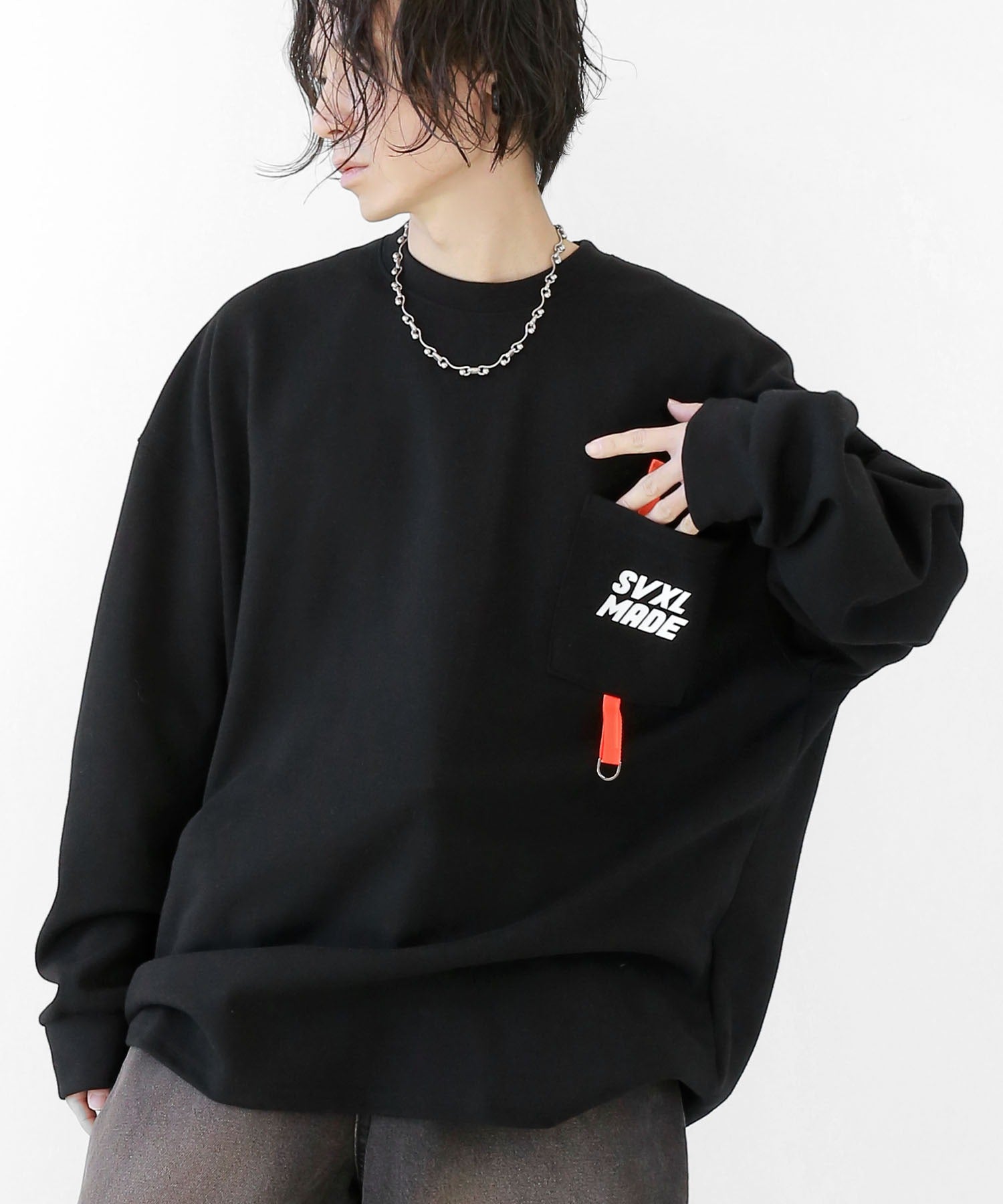 Neon color strap pocket T-shirt
