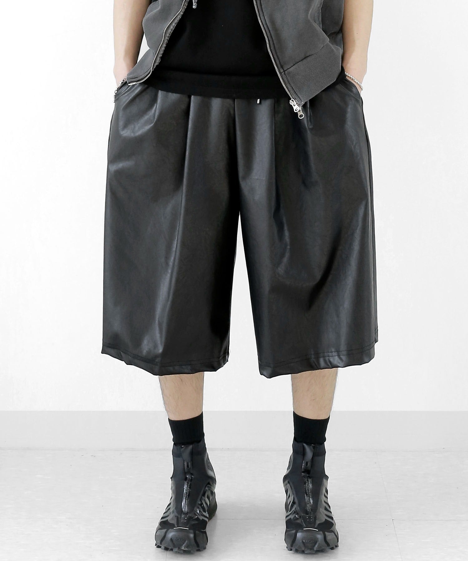 Faux leather Bermuda shorts