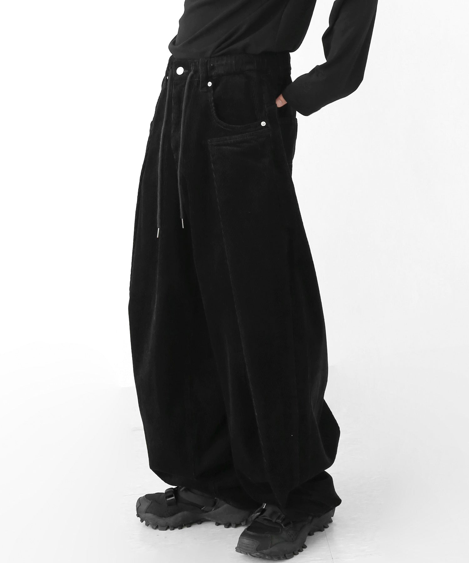Deep Tuck Corduroy Wide Pants
