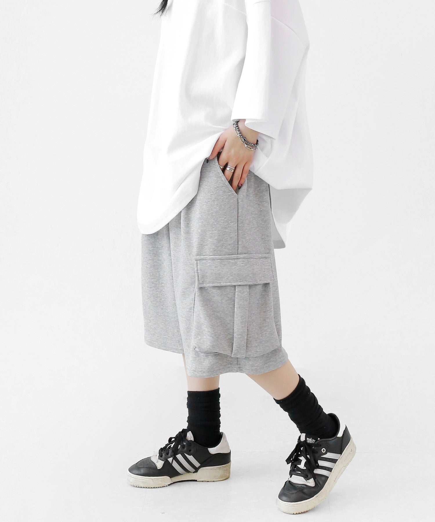 One-tuck cargo sweat Bermuda shorts