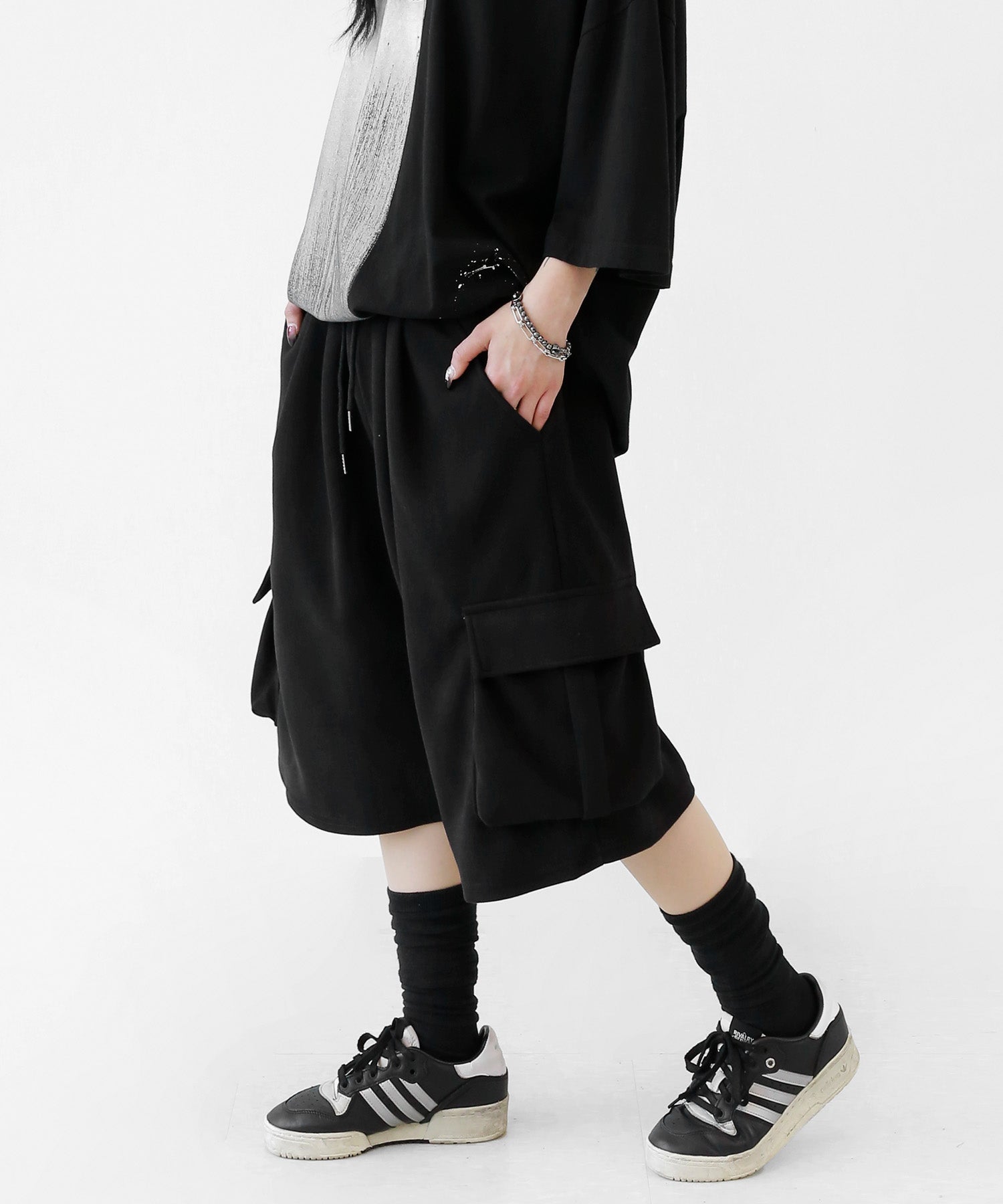 One-tuck cargo sweat Bermuda shorts