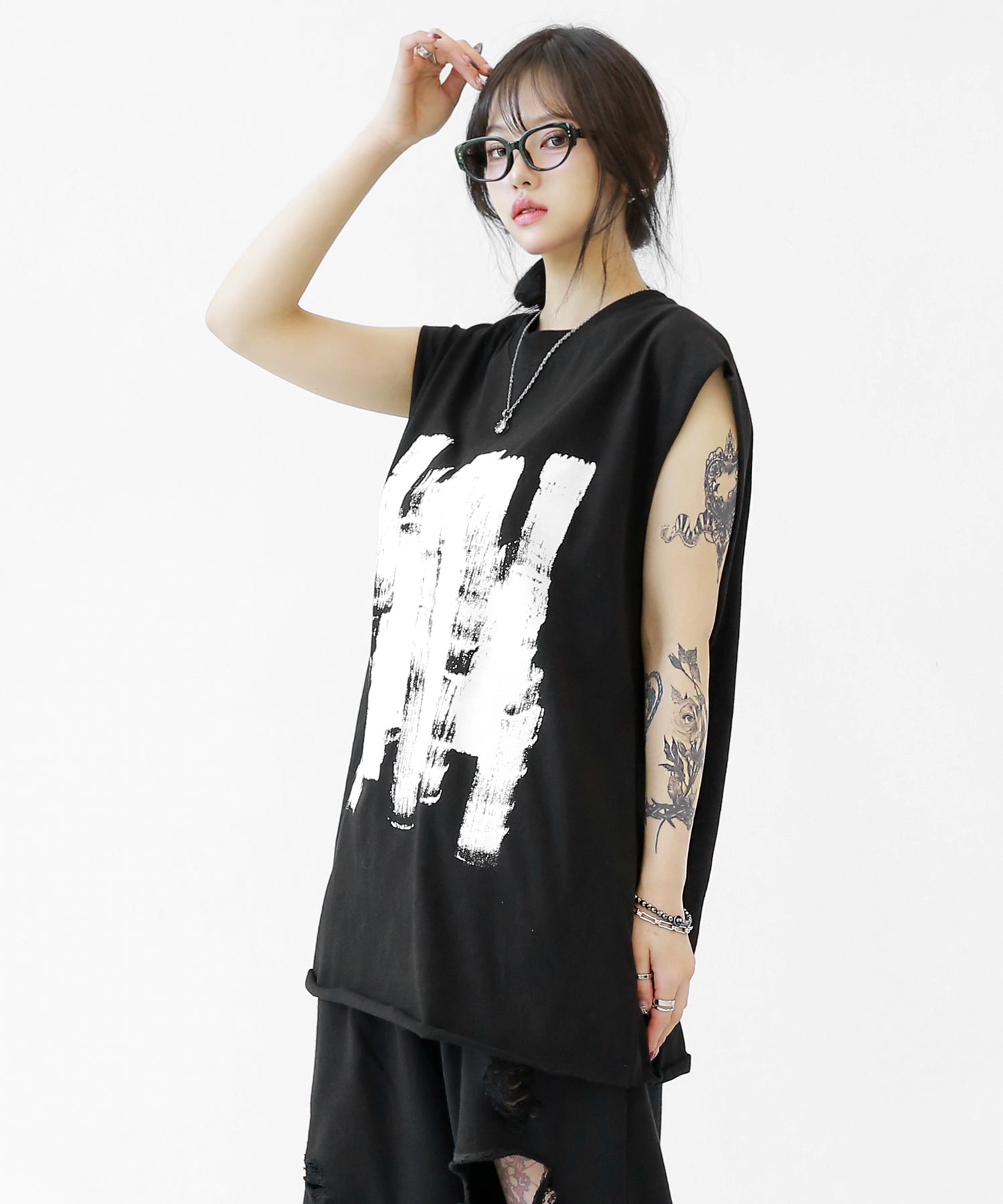 Loose silhouette long tank top