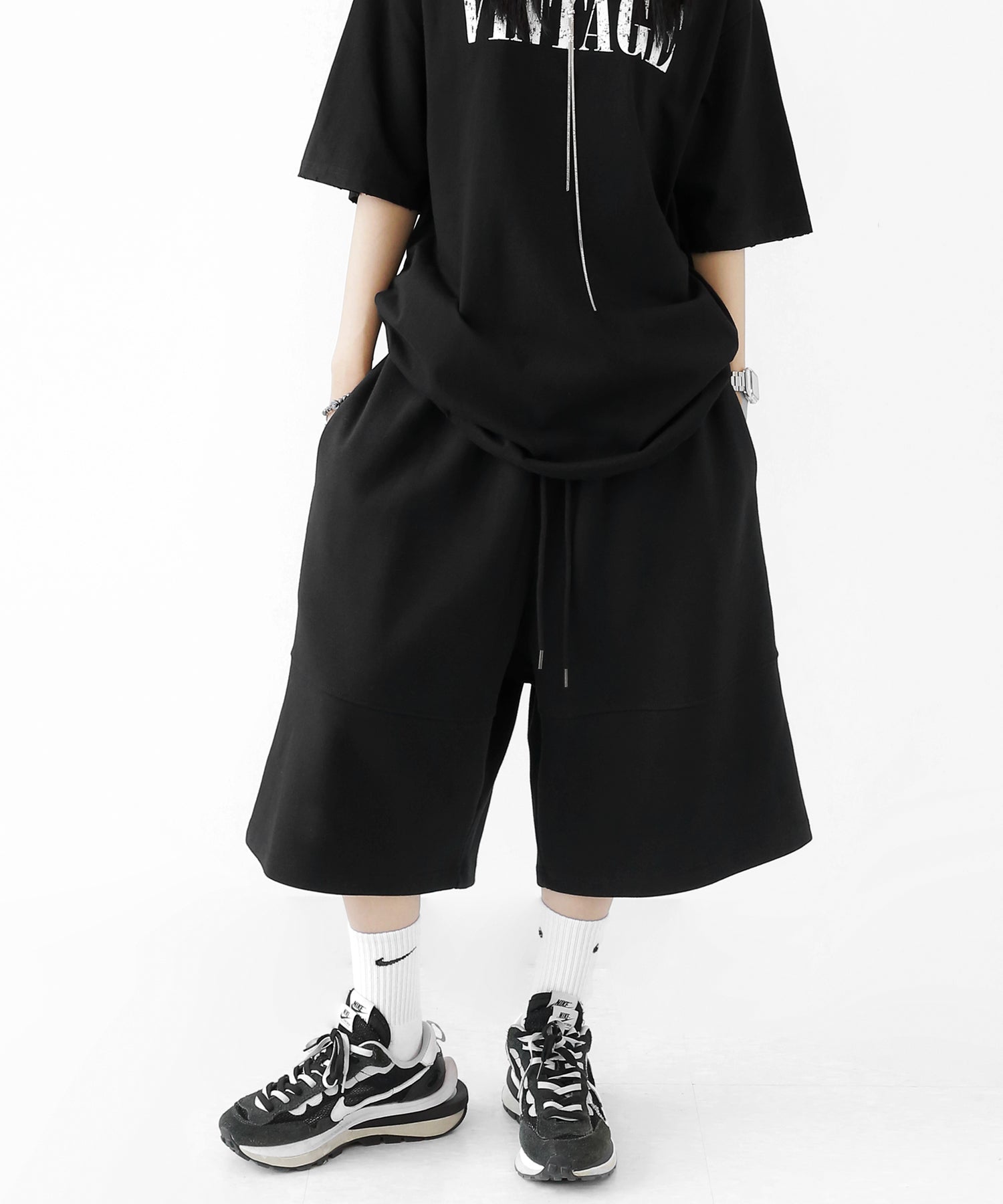 Horizontal Stitch Wide Bermuda Shorts