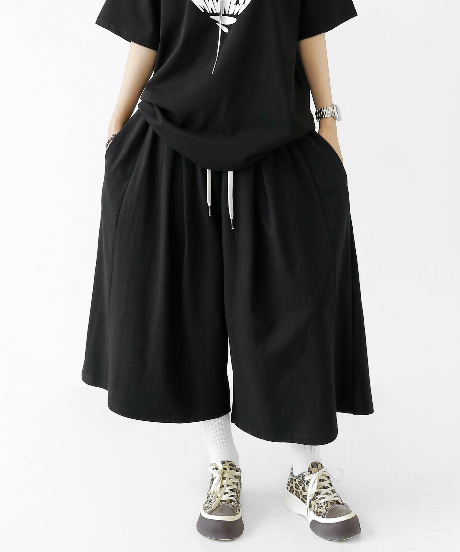 Tucked Volume Wide Bermuda Shorts