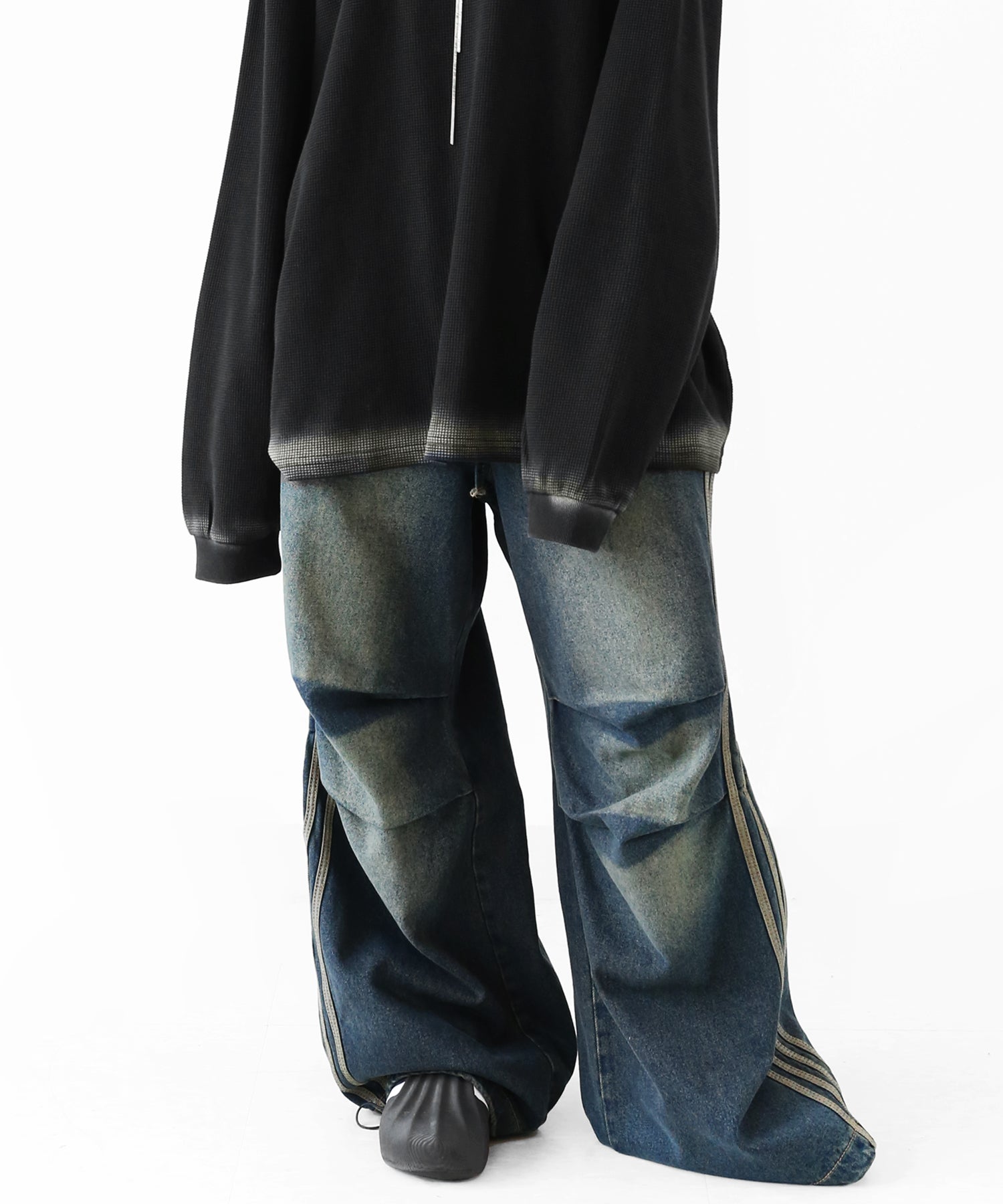 Side Stitch Line Tuck Denim Pants